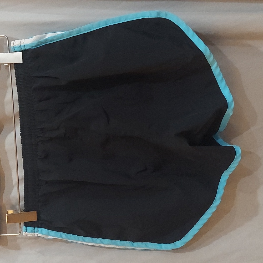 Nike dryfit Shorts Women's Size XS - Picture 2 of 4